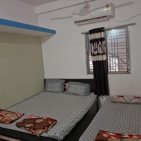 Honest Deluxe Room Garudeshwar Buitenkant foto