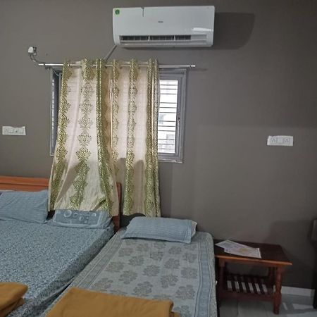 Honest Deluxe Room Garudeshwar Buitenkant foto