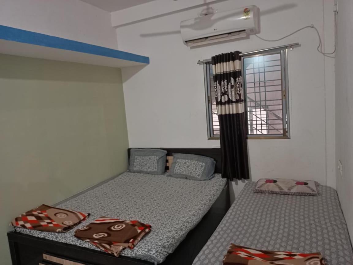 Honest Deluxe Room Garudeshwar Buitenkant foto