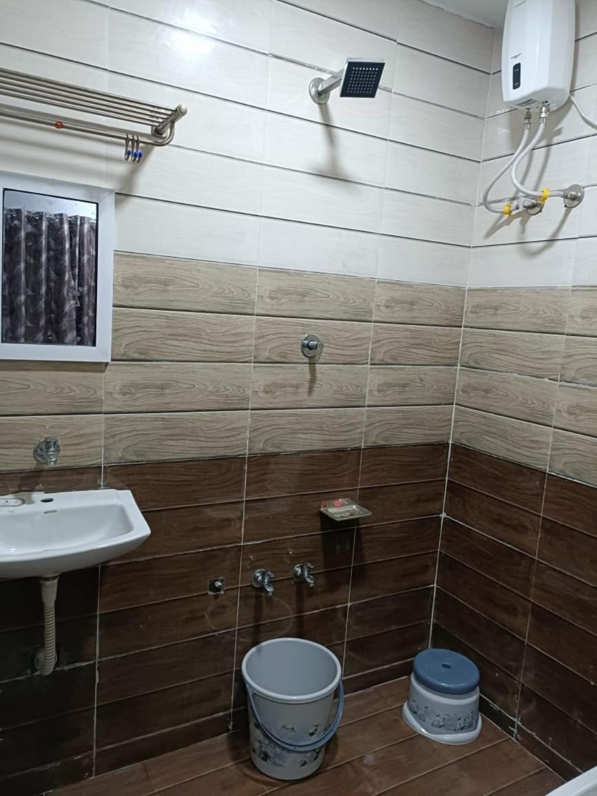 Honest Deluxe Room Garudeshwar Buitenkant foto